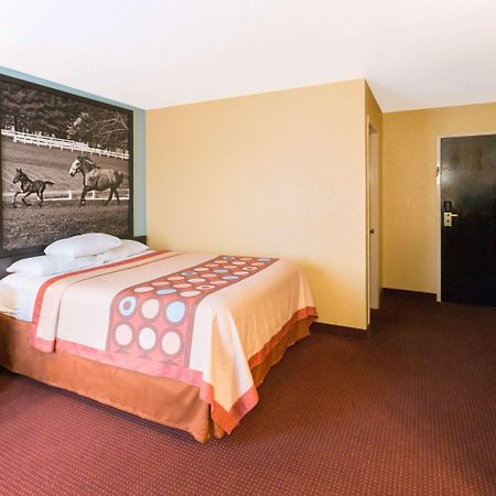 Super 8 By Wyndham Richmond Hotell Eksteriør bilde