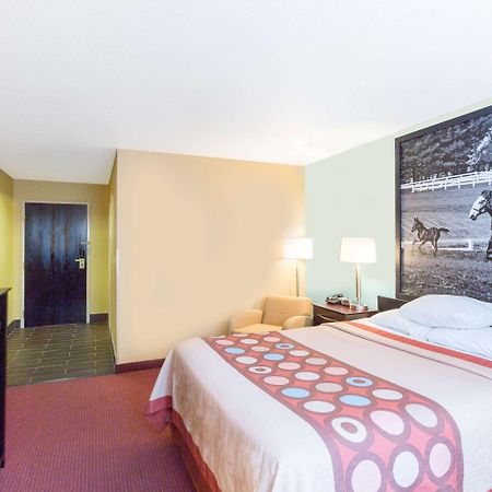 Super 8 By Wyndham Richmond Hotell Eksteriør bilde