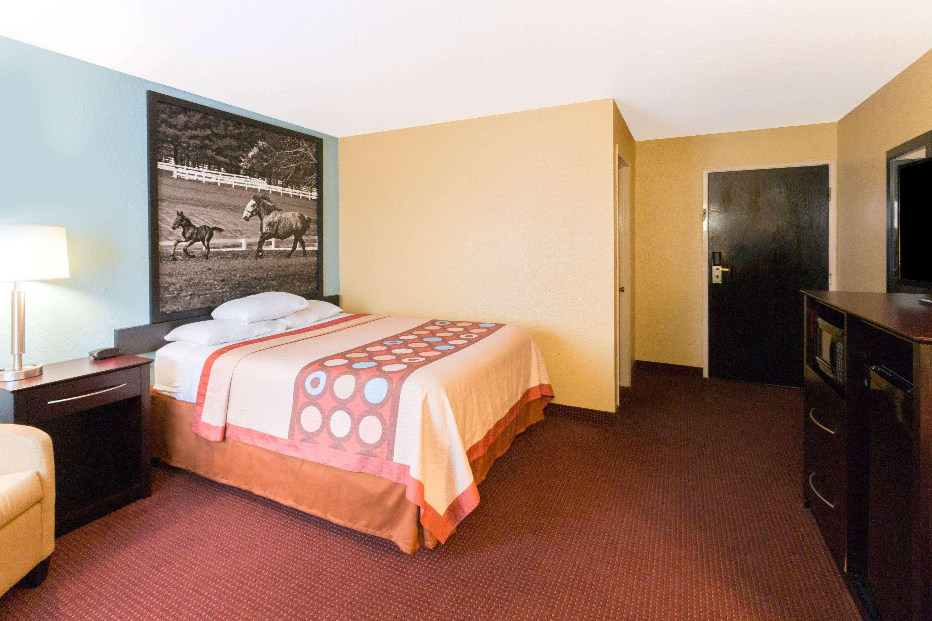 Super 8 By Wyndham Richmond Hotell Eksteriør bilde