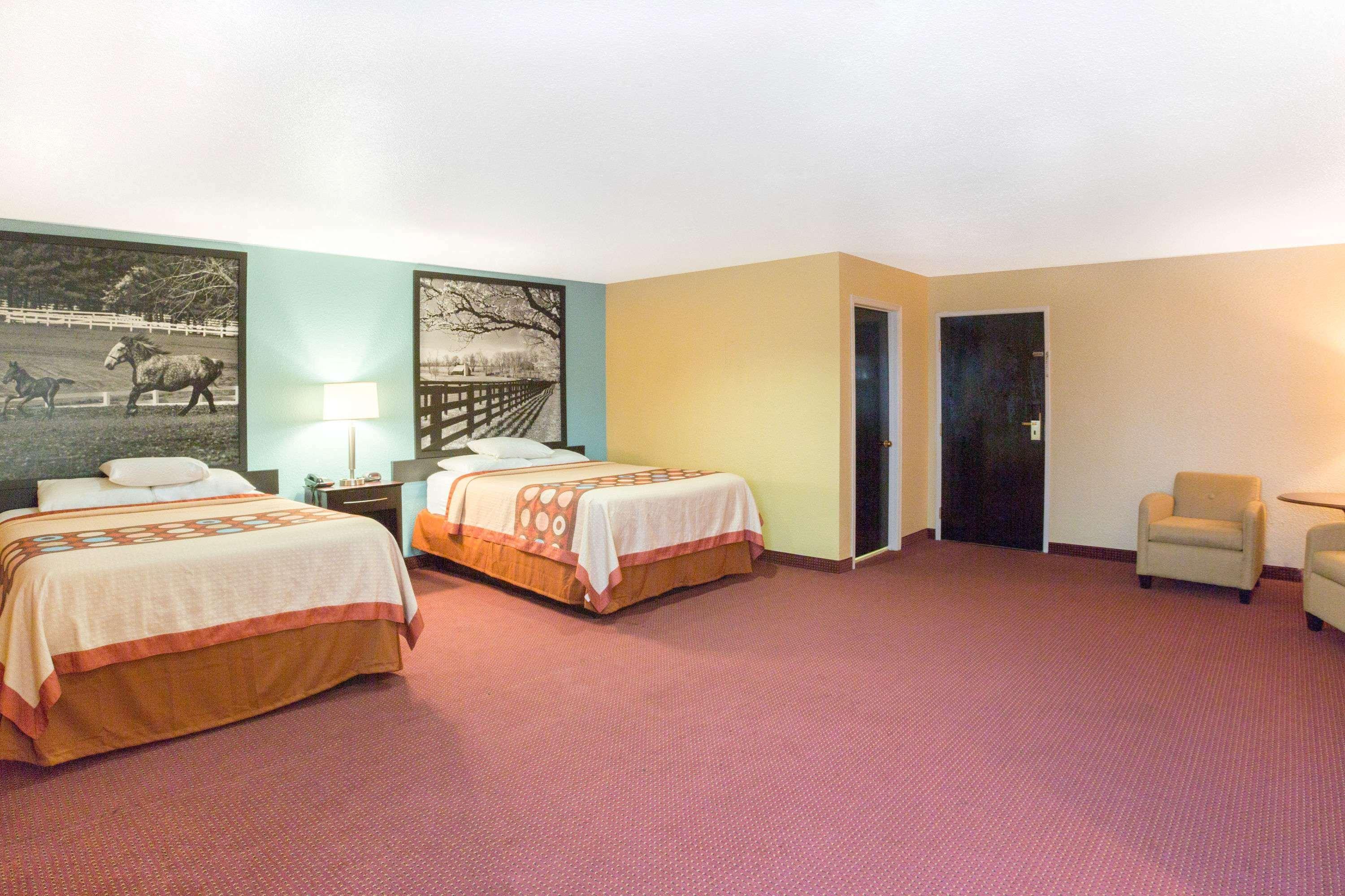Super 8 By Wyndham Richmond Hotell Eksteriør bilde