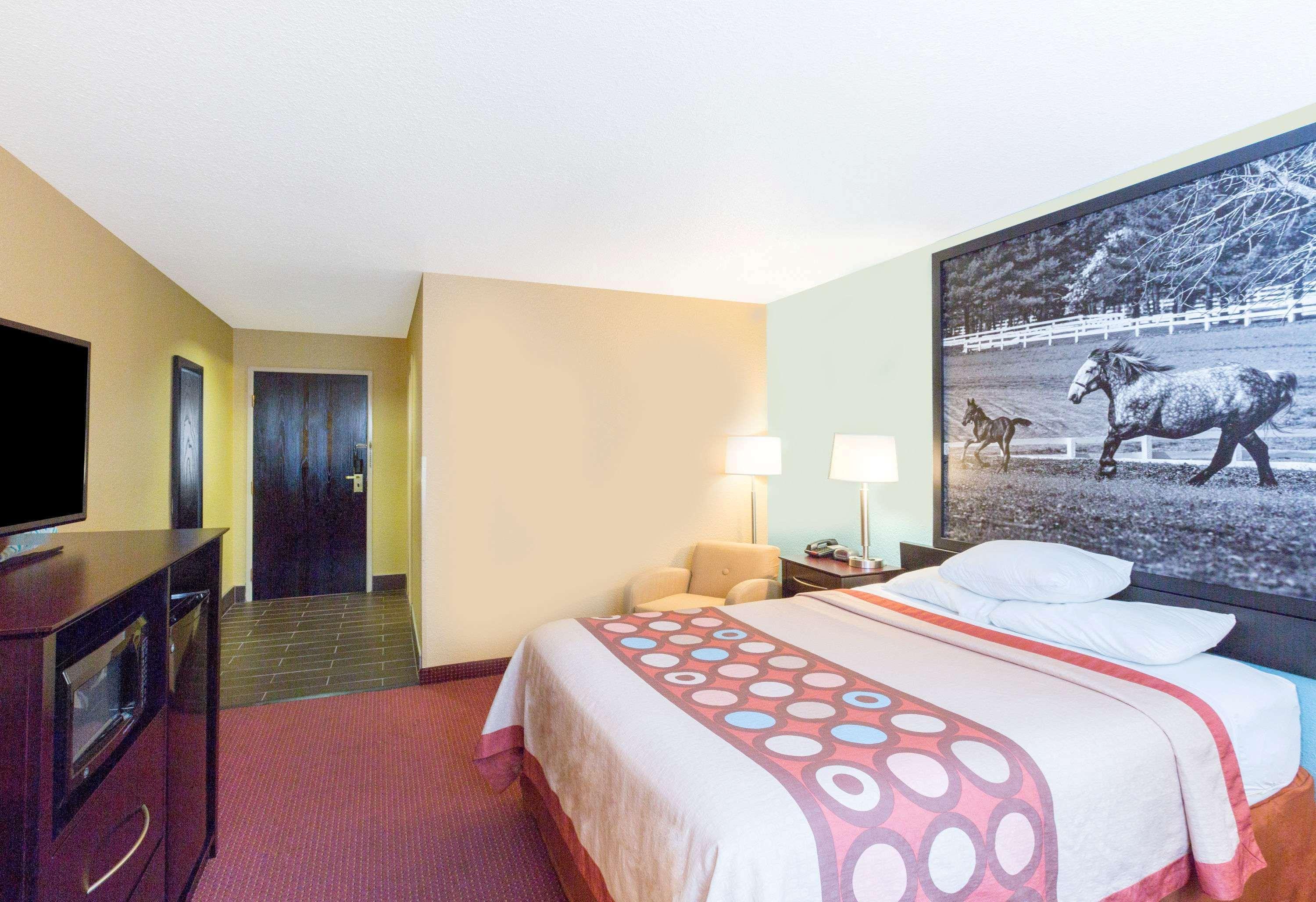 Super 8 By Wyndham Richmond Hotell Eksteriør bilde