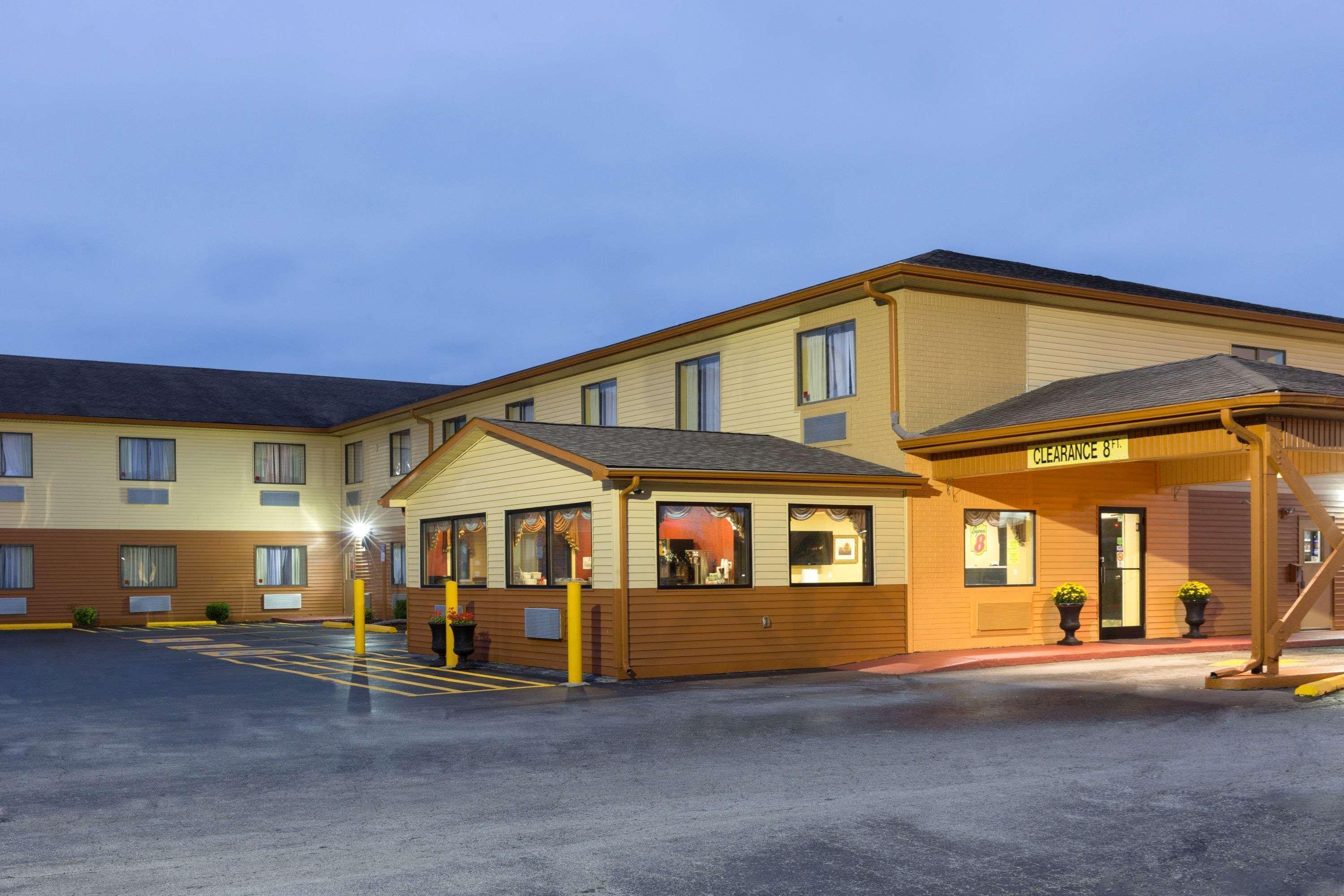 Super 8 By Wyndham Richmond Hotell Eksteriør bilde